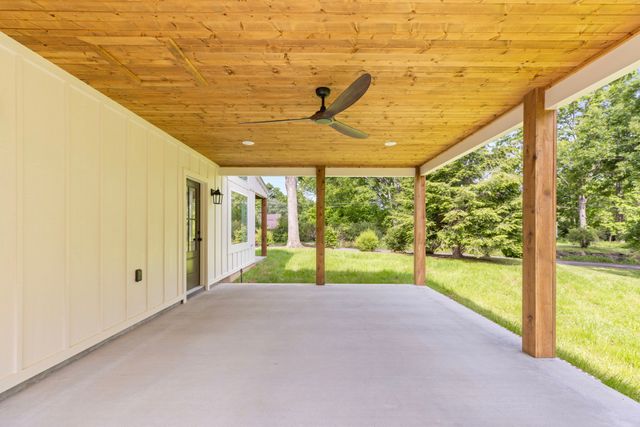 97 Barnwell Ave, Centerville, TN 37033