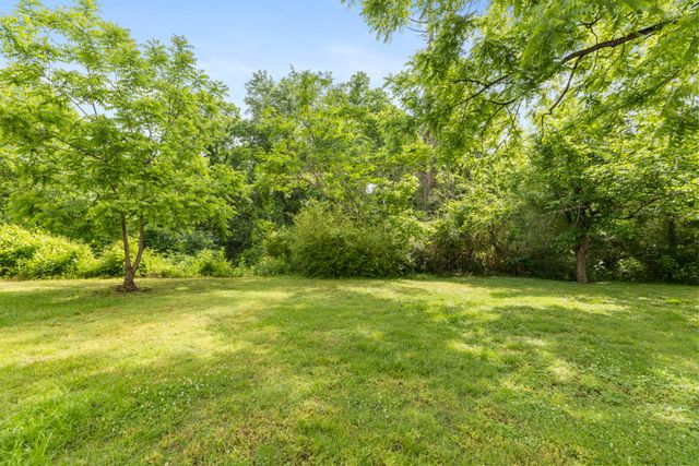 97 Barnwell Ave, Centerville, TN 37033