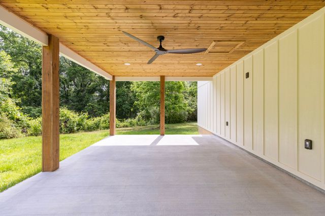 97 Barnwell Ave, Centerville, TN 37033