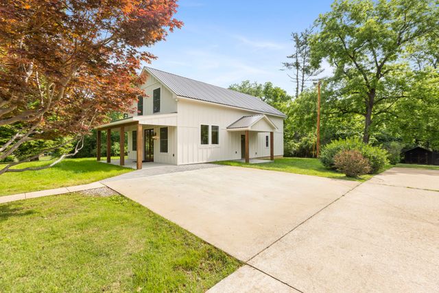 97 Barnwell Ave, Centerville, TN 37033