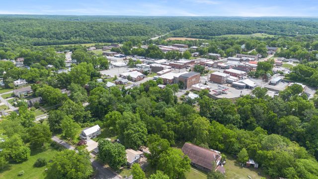 97 Barnwell Ave, Centerville, TN 37033