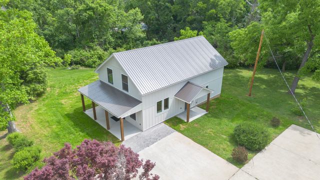 97 Barnwell Ave, Centerville, TN 37033
