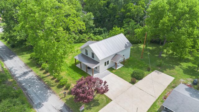 97 Barnwell Ave, Centerville, TN 37033