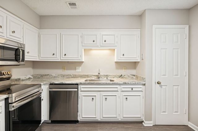 5720 Stone Brook Dr, Brentwood, TN 37027