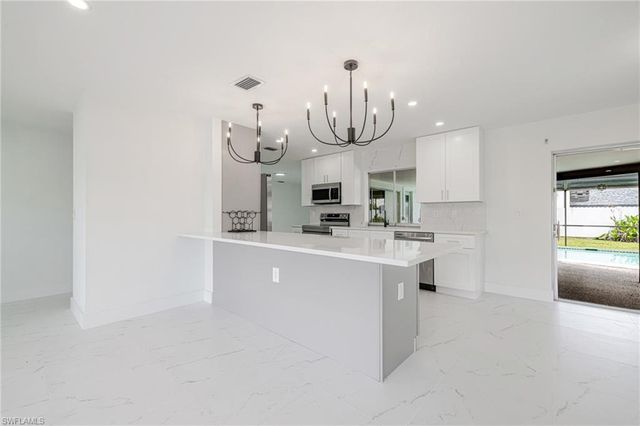 2285 SE 28th ST, Cape Coral, FL 33904