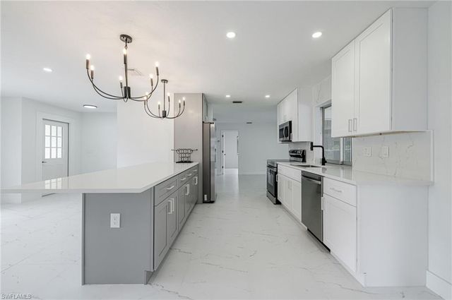 2285 SE 28th ST, Cape Coral, FL 33904