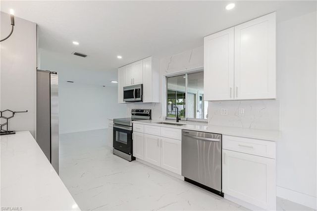 2285 SE 28th ST, Cape Coral, FL 33904