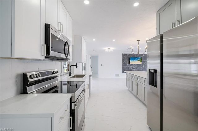 2285 SE 28th ST, Cape Coral, FL 33904
