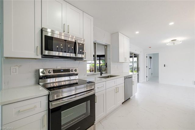 2285 SE 28th ST, Cape Coral, FL 33904