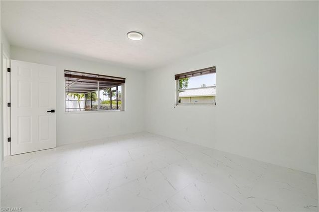 2285 SE 28th ST, Cape Coral, FL 33904