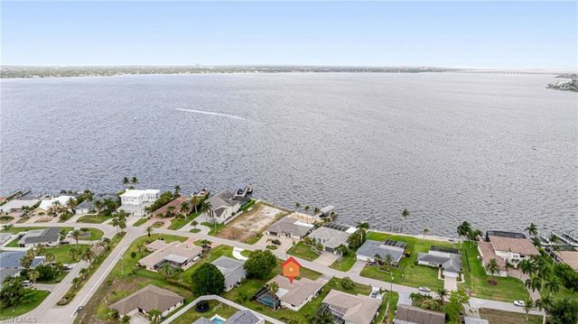 2285 SE 28th ST, Cape Coral, FL 33904