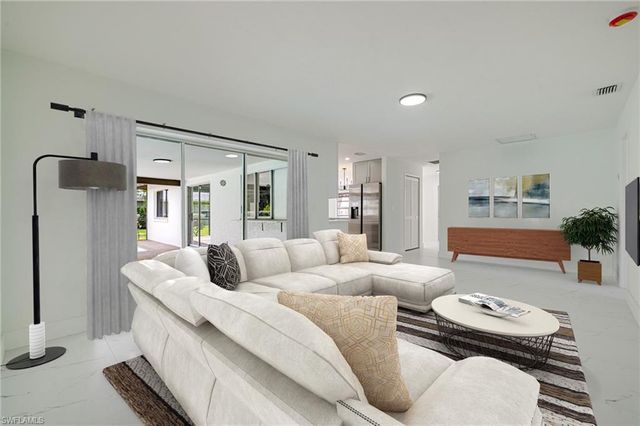 2285 SE 28th ST, Cape Coral, FL 33904