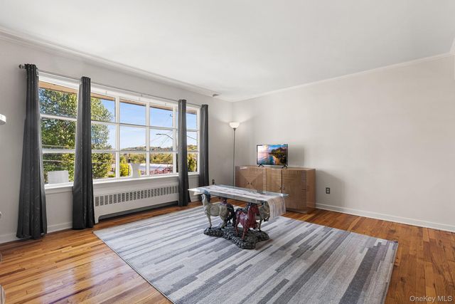 57 Homecrest Oval, Yonkers, NY 10703