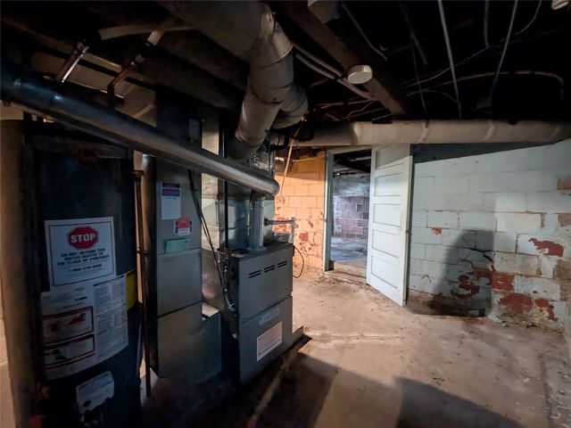 240 E Dunham Avenue, Des Moines, IA 50315