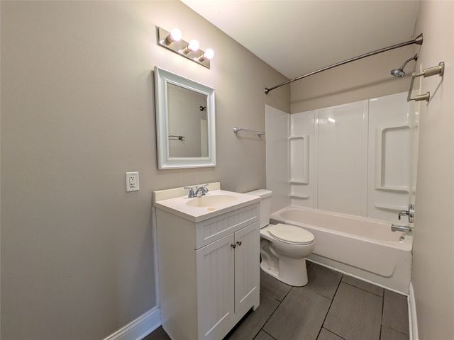 240 E Dunham Avenue, Des Moines, IA 50315