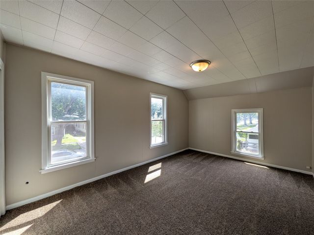 240 E Dunham Avenue, Des Moines, IA 50315