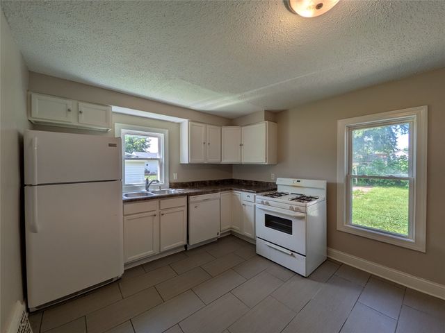 240 E Dunham Avenue, Des Moines, IA 50315