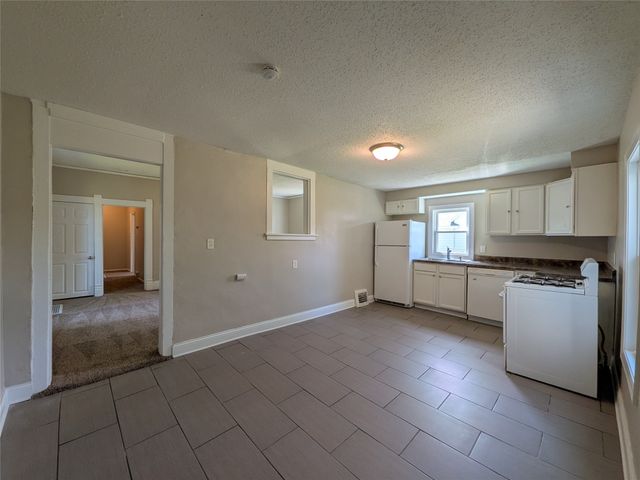 240 E Dunham Avenue, Des Moines, IA 50315