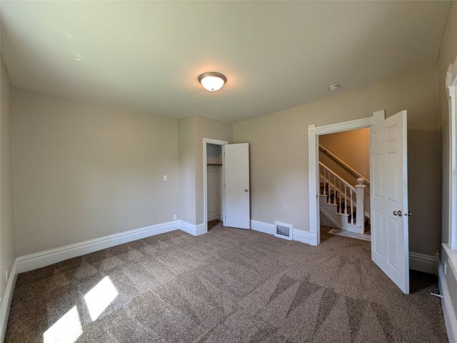 240 E Dunham Avenue, Des Moines, IA 50315