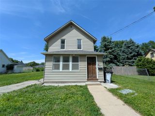 240 E Dunham Avenue, Des Moines, IA 50315