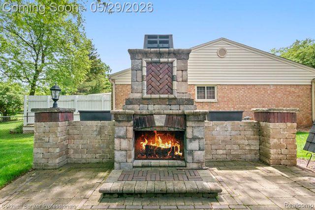 9310 Oakcliffe Drive, Plymouth, MI 48170