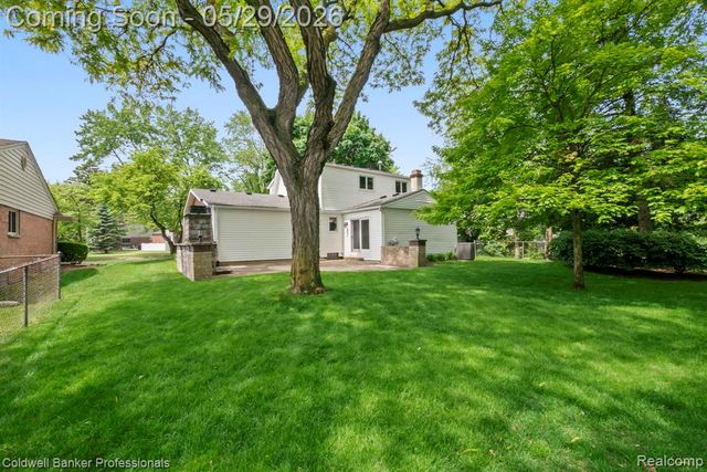 9310 Oakcliffe Drive, Plymouth, MI 48170