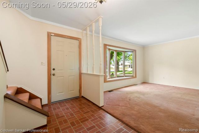 9310 Oakcliffe Drive, Plymouth, MI 48170