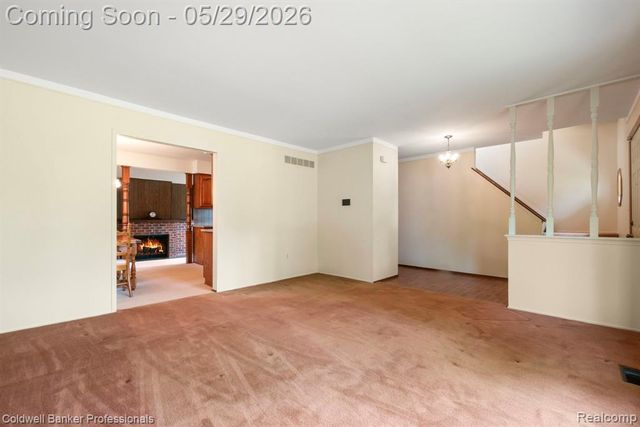9310 Oakcliffe Drive, Plymouth, MI 48170