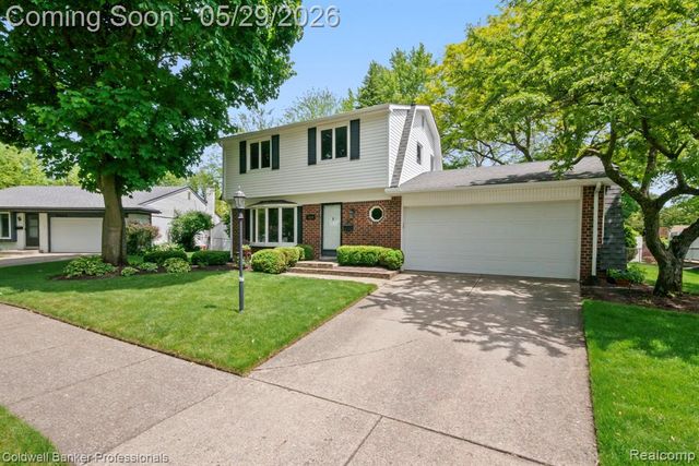 9310 Oakcliffe Drive, Plymouth, MI 48170