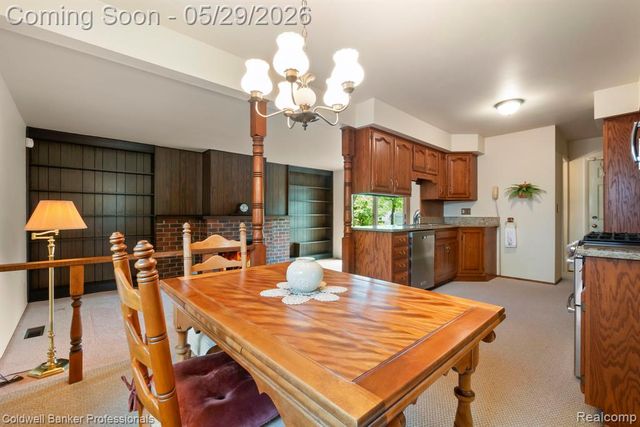 9310 Oakcliffe Drive, Plymouth, MI 48170
