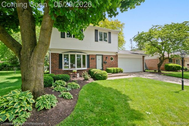 9310 Oakcliffe Drive, Plymouth, MI 48170