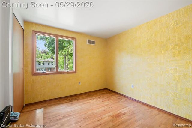 9310 Oakcliffe Drive, Plymouth, MI 48170