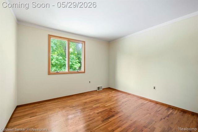 9310 Oakcliffe Drive, Plymouth, MI 48170