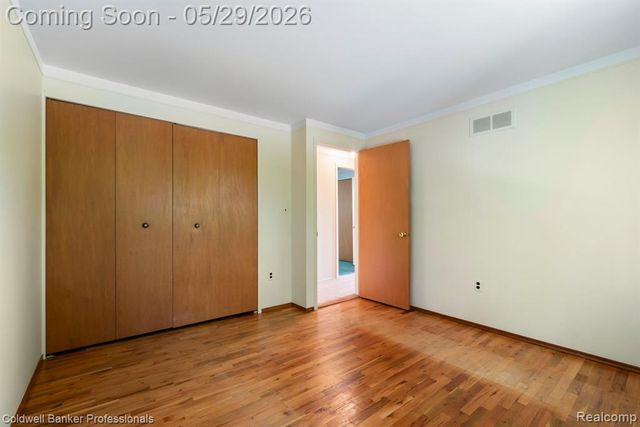 9310 Oakcliffe Drive, Plymouth, MI 48170