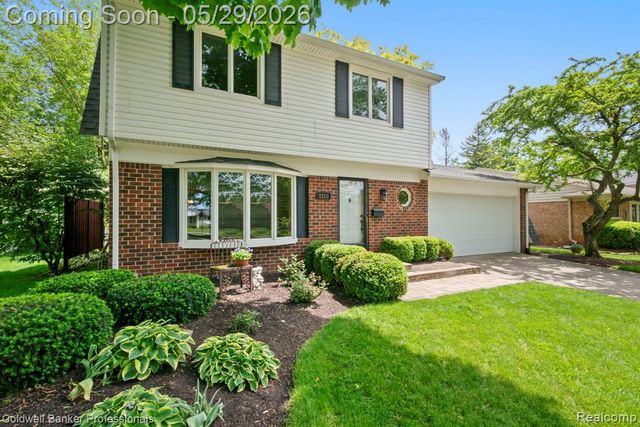 9310 Oakcliffe Drive, Plymouth, MI 48170