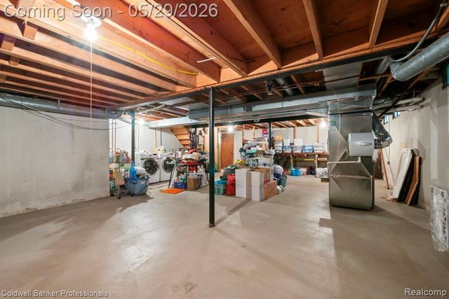 9310 Oakcliffe Drive, Plymouth, MI 48170