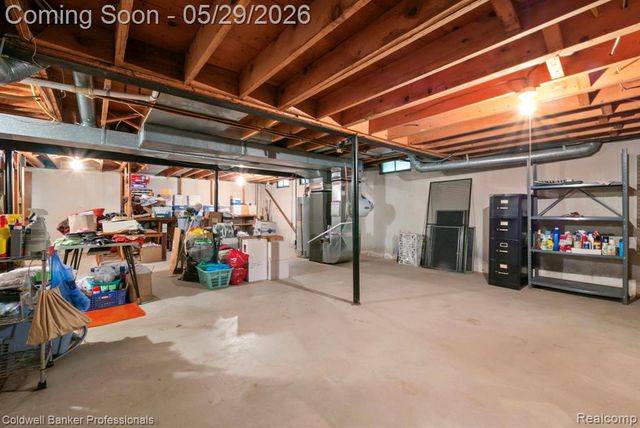 9310 Oakcliffe Drive, Plymouth, MI 48170