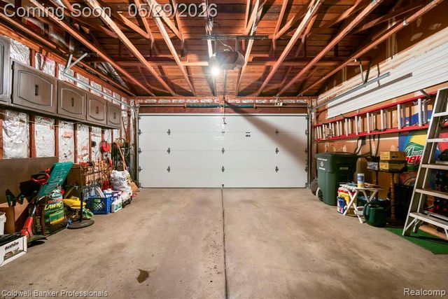 9310 Oakcliffe Drive, Plymouth, MI 48170