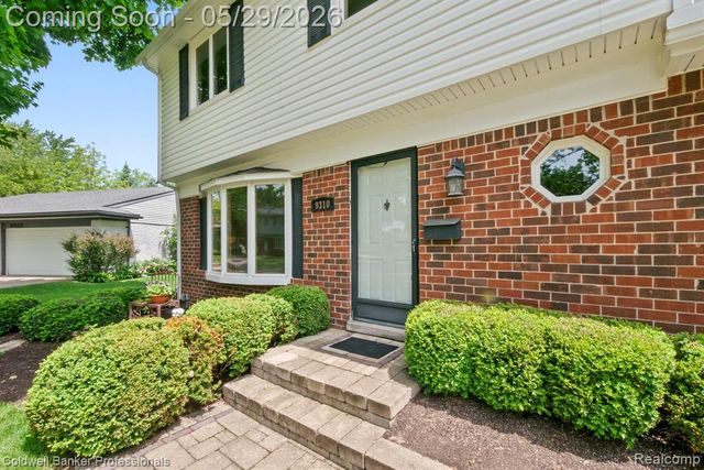 9310 Oakcliffe Drive, Plymouth, MI 48170