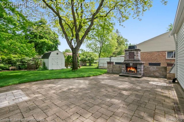 9310 Oakcliffe Drive, Plymouth, MI 48170