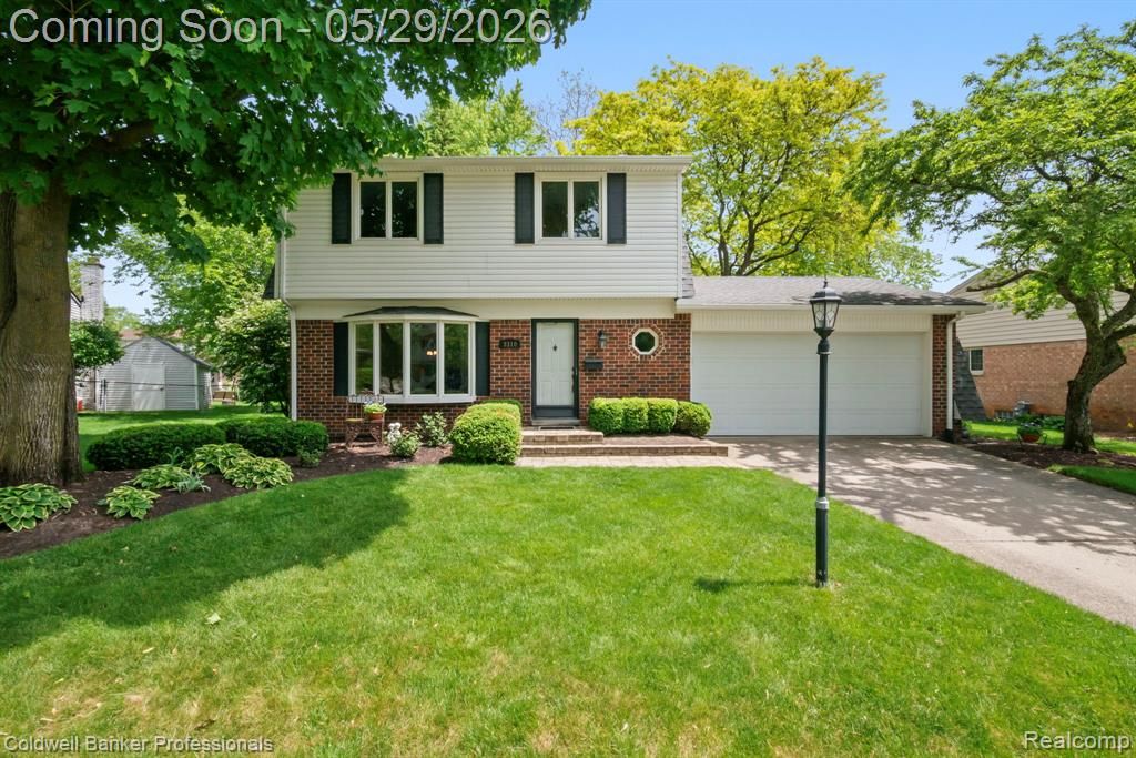 9310 Oakcliffe Drive, Plymouth, MI 48170