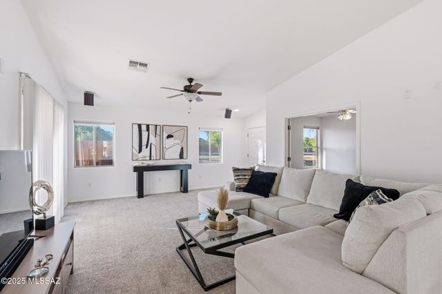 102 S Beyerville Place, Sahuarita, AZ 85629