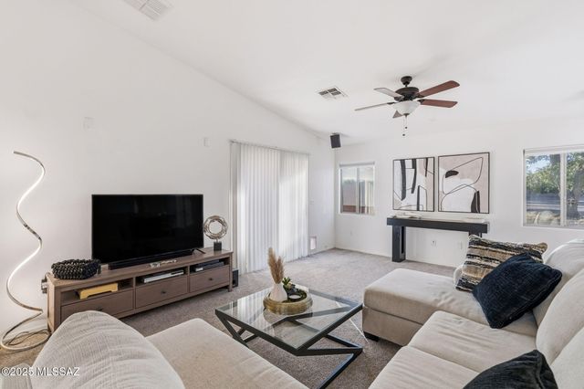 102 S Beyerville Place, Sahuarita, AZ 85629