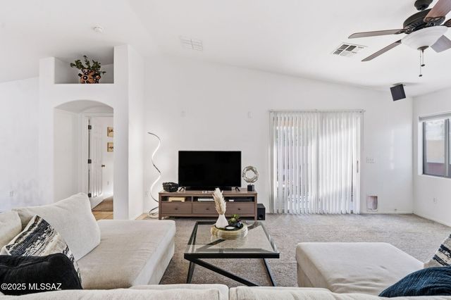 102 S Beyerville Place, Sahuarita, AZ 85629