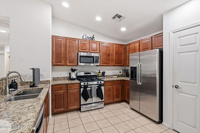 102 S Beyerville Place, Sahuarita, AZ 85629