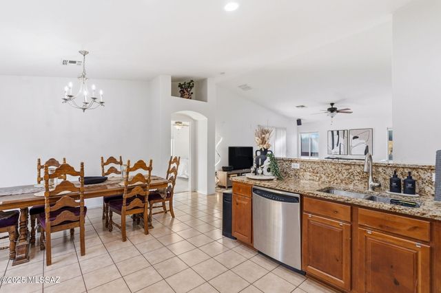 102 S Beyerville Place, Sahuarita, AZ 85629