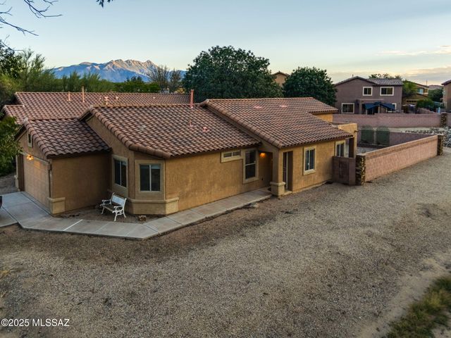 102 S Beyerville Place, Sahuarita, AZ 85629