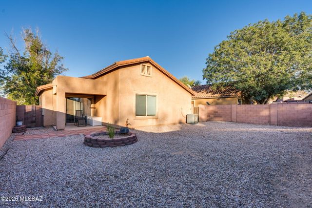 102 S Beyerville Place, Sahuarita, AZ 85629
