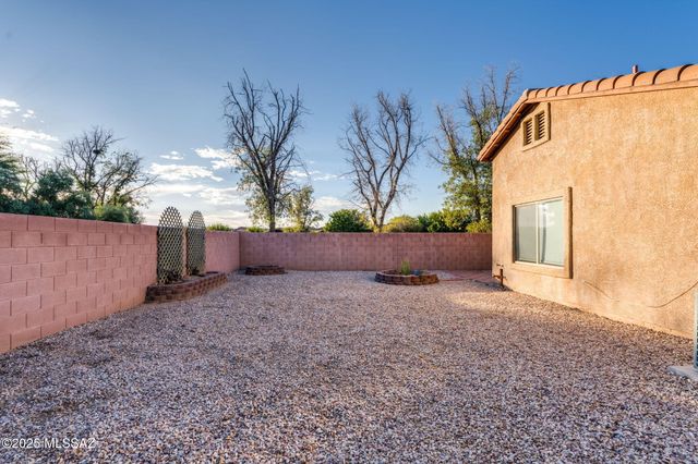 102 S Beyerville Place, Sahuarita, AZ 85629