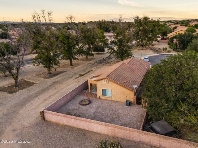 102 S Beyerville Place, Sahuarita, AZ 85629